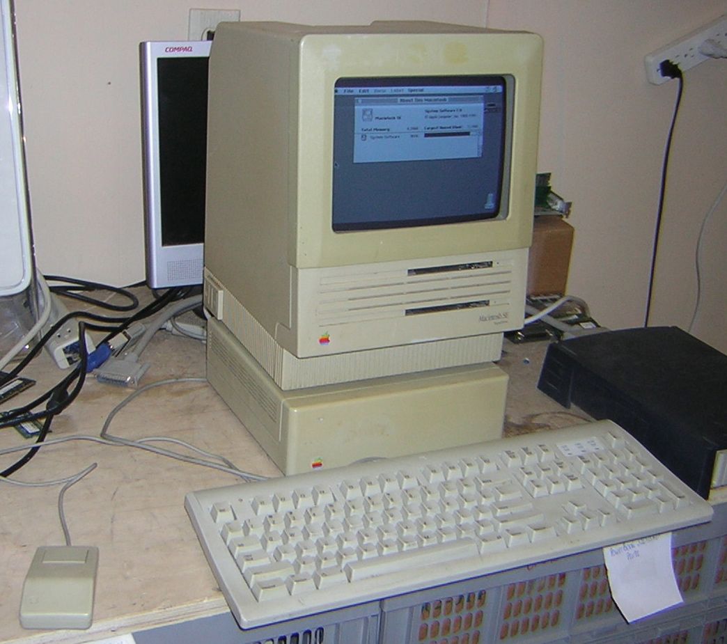 TWO Macintosh SE Model No. M5011 | Applefritter